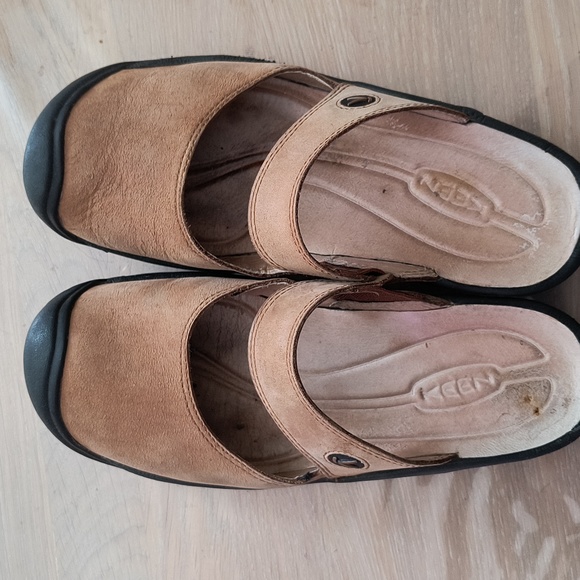 Shoes - Picture 4 of 4